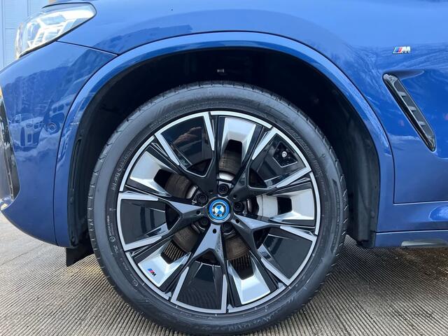 BMW X3 iX3 M-SPORT 80 kWh (210kW/286pk) ** LED, LEDER, PANO, VERW. STUUR, H&K SOUND, 20-inch LMV ** 1e EIG - UNFALLFREI ** ** INFORMEER OOK NAAR ONZE AANTREKKELIJKE FINANCIAL-LEASE TARIEVEN **
