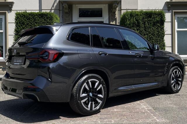 BMW X3 iX3 High Executive 80 kWh PANO | ADAPTIVE | ACHTERUITKIJKCAMERA | MEMORY | CARPLAY | STOELVERWARMING |
