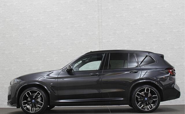 BMW X3 iX3 M-Sport | Sophisto Grey! | Panorama | ACC | Leder | Memory | El. Trekhaak 97.6% SOH | Sfeerverlichting | 3-Zone Clima | Carplay | LED | Btw auto, 35400,= ex. | Rijklaar incl. Bovag garantie!