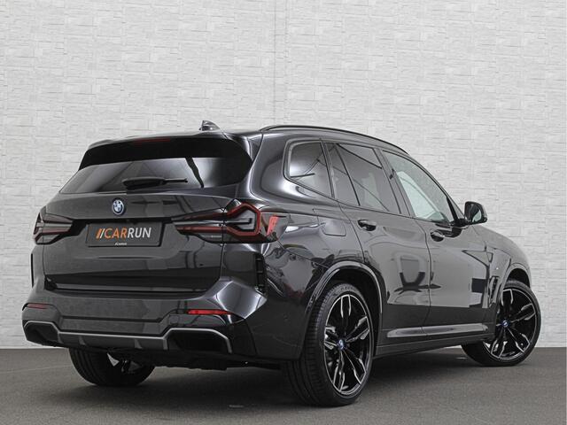 BMW X3 iX3 M-Sport | Sophisto Grey! | Panorama | ACC | Leder | Memory | El. Trekhaak 97.6% SOH | Sfeerverlichting | 3-Zone Clima | Carplay | LED | Btw auto, 35400,= ex. | Rijklaar incl. Bovag garantie!
