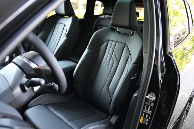 BMW X3 30e xDrive M Sport Automaat / Panoramadak / Trekhaak / Sportstoelen / Adaptief onderstel / Comfort Access / Adaptieve LED / Parking Assistant Plus / Harman Kardon