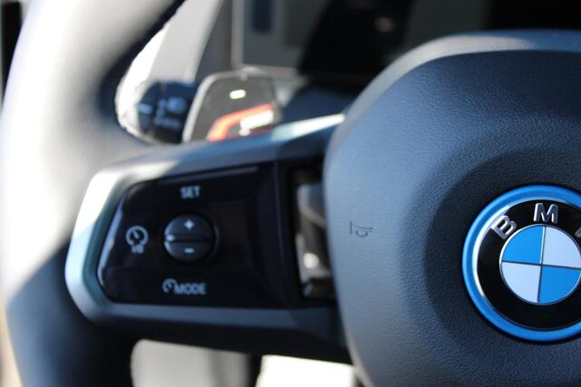 BMW X3 30e xDrive M Sport Automaat / Panoramadak / Trekhaak / Sportstoelen / Stoelventilatie / Comfort Access / Stoelverwarming / Adaptieve LED / Parking Assistant Plus