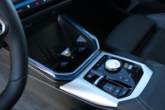 BMW X3 30e xDrive M Sport Automaat / Panoramadak / Trekhaak / Sportstoelen / Stoelventilatie / Comfort Access / Stoelverwarming / Adaptieve LED / Parking Assistant Plus