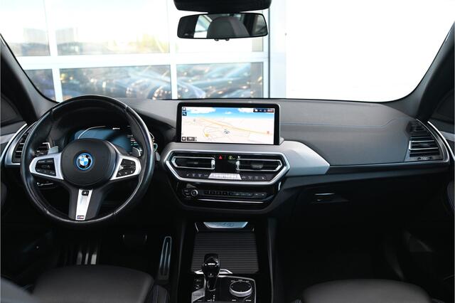 BMW X3 xDrive30e High Executive M Sport Automaat / Panoramadak / Sportstoelen / Achteruitrijcamera / Laserlight / Stoelverwarming