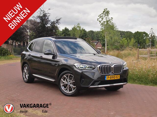 BMW X3 xDrive30e Business Edition Plus | Panoramadak | Head-Up Display | Camera | Sfeerverlichting | LED-Laser |