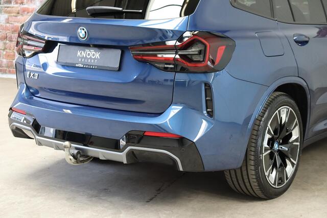 BMW X3 iX3 High Executive M Sport Pakket 80 kWh / Live Cockpit Professional / Active Protection / Driving Assistant Professional / Panoramadak / Trekhaak / Leder / Adaptieve LED-koplamp / Shadow Line / Adaptief Onderstel / Stuurwielverwarming / Head-Up Display 