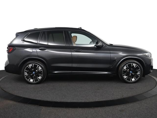BMW X3 iX3 Executive 80 kWh | SOH 100% | Driving Assistant Professional | Panoramadak | Adaptieve LED