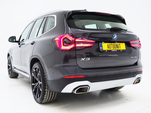BMW X3 xDrive30e Facelift | Panoramadak | M Stuur | Leder | Trekhaak | Camera | Dodehoek | Carplay