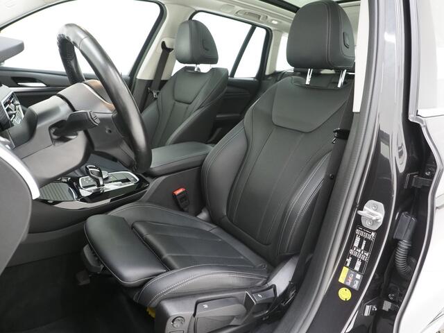 BMW X3 xDrive30e Facelift | Panoramadak | M Stuur | Leder | Trekhaak | Camera | Dodehoek | Carplay