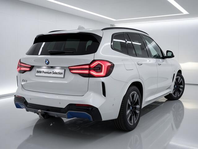 BMW X3 iX3 Executive 80 kWh | 19" | Panorama | Trekhaak | Driving Assistant Professional