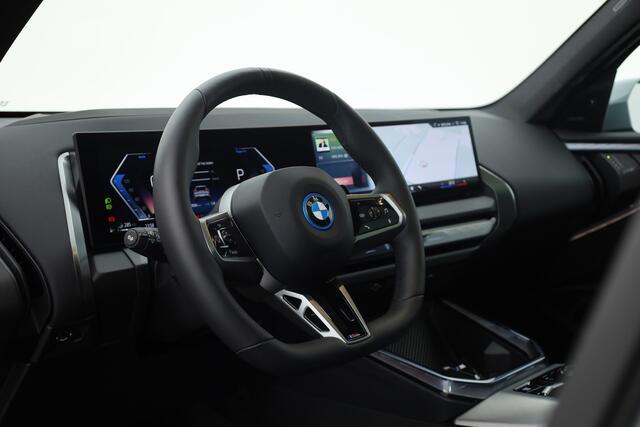 BMW X3 30e xDrive M-Sport Pro | Rijklaar! | Elek. Trekhaak | Pano | Widescreen | Shadowline | HUD | Harman/Kardon | Stuur-stoelverw. | 360*+PDC | Leder+Memory | Dodehoek | NAV+App.Connect | LED | Elek. Klep V