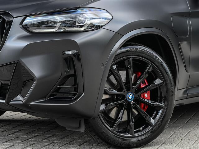 BMW X3 xDrive30e High Executive M Sport Pro | Panoramadak | Frozen Deep Grey Metallic | Carbon Interieur | HUD | 360 Camera | HIFI | Memory Seats | Ambiance | Interieur | Trekhaak | BMW Gesture Control |