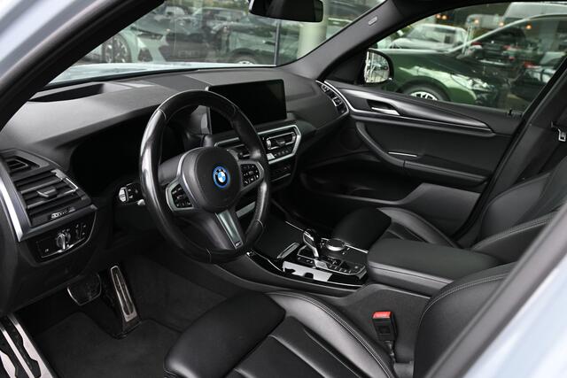 BMW X3 xDrive30e M Sport Automaat / Trekhaak / Panoramadak / Sportstoelen / Laserlight / Head-Up / Comfort Access