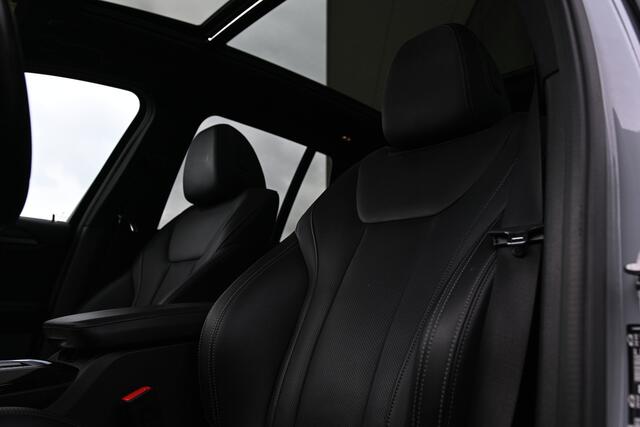 BMW X3 xDrive30e M Sport Automaat / Trekhaak / Panoramadak / Sportstoelen / Laserlight / Head-Up / Comfort Access