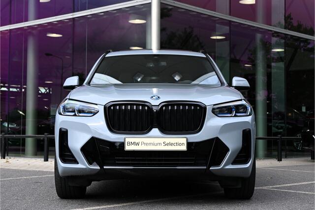 BMW X3 xDrive30e M Sport Automaat / Trekhaak / Panoramadak / Sportstoelen / Laserlight / Head-Up / Comfort Access