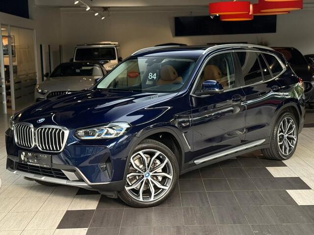 BMW X3 xDrive30e ** LASER, COGNAC LEDER, PANO, MEMORY, HuD, VERST. A-BANK, 20-inch LMV ** 1e eig - UNFALLFREI ** ** INFORMEER OOK NAAR ONZE AANTREKKELIJKE FINANCIAL-LEASE TARIEVEN **