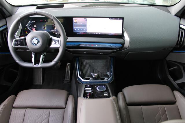 BMW X3 30e xDrive M Sport Automaat / Panoramadak / Trekhaak / Sportstoelen / Adaptieve LED / Parking Assistant Plus / Comfort Access / Stuurverwarming