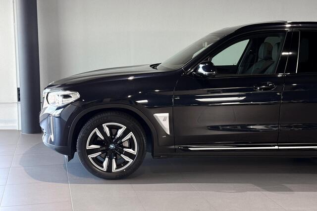 BMW X3 iX3 Executive 80 kWh | Stoelverwarming | Achteruitrijcamera | Shadow Line |