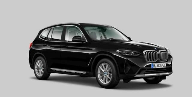BMW X3 xDrive30e Panoramdak - Sportstoelen - Geluiddempende zijruiten - Parking/Driving Assistant - Hifi - BMW Live Cockpit Professional - Ambiance verlichting - Elektrisch verwarmde voorstoelen -