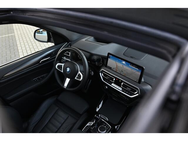 BMW X3 xDrive30e M Sport Automaat / Panoramadak / Sportstoelen / Comfort Access / Head-Up / LED / Parking Assistant Plus
