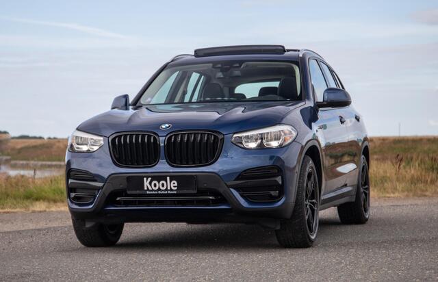 BMW X3 xDrive30e Executive BLACK LINE / PANORAMA DAK / CARPLAY / LEER / STOELVERWARMING / CAMERA
