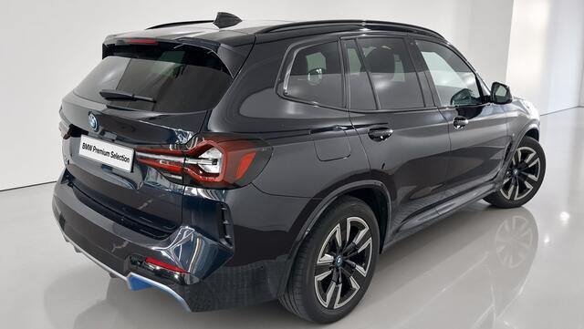 BMW X3 iX3 Executive 80 kWh M-Sport | Driving Assistant Professional | Camera | Stoelverwarming | Privacy Glass |
