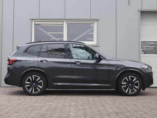BMW X3 iX3 Executive 80 kWh / Trekhaak / Memory / Pano / M Pakket