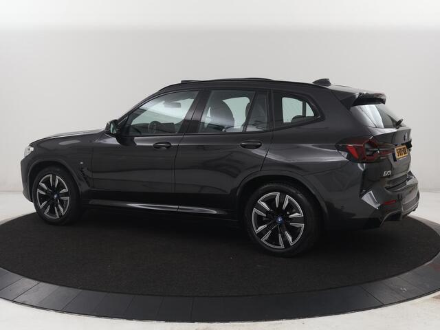 BMW X3 iX3 Executive 80 kWh | SOH 93,8% | Panoramadak | Leder | Stoelverwarming | Adaptive cruise | Carplay | Sfeerverlichting | Camera | Park assist | Elektrische achterklep | PHEV