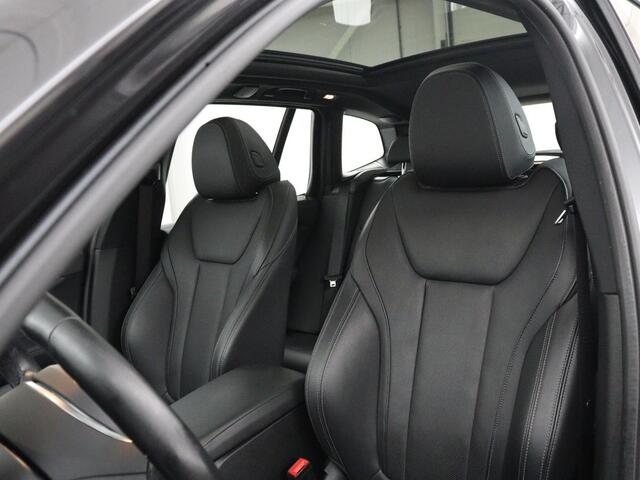 BMW X3 iX3 Executive 80 kWh | SOH 93,8% | Panoramadak | Leder | Stoelverwarming | Adaptive cruise | Carplay | Sfeerverlichting | Camera | Park assist | Elektrische achterklep | PHEV