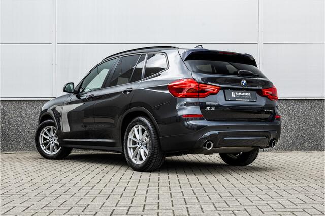 BMW X3 xDrive30e Stoelverwarming / LED / 18inch / Carplay /