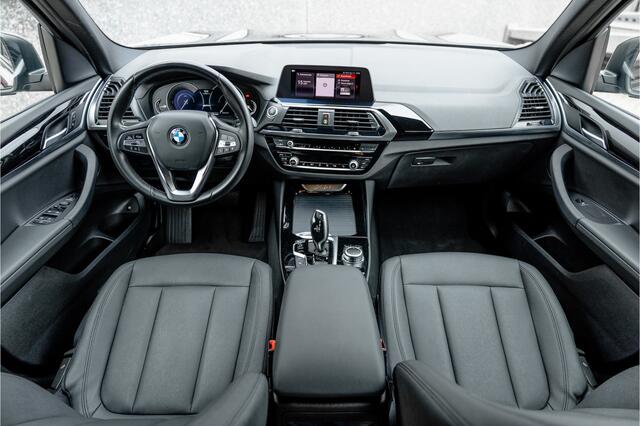 BMW X3 xDrive30e Stoelverwarming / LED / 18inch / Carplay /