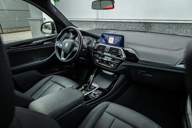 BMW X3 xDrive30e Stoelverwarming / LED / 18inch / Carplay /