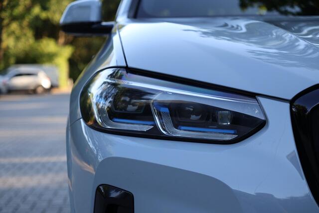 BMW X3 xDrive20i M-Sport | Keyless | Camera | Stoelverwarming | Hifi | Ambiance | Sesatec Dashboard | Etc.