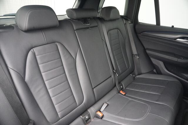 BMW X3 xDrive30e | M Sportpakket | Head-Up Display | Driving Assistant Professional | Trekhaak | Elektrisch verstelbare stoelen