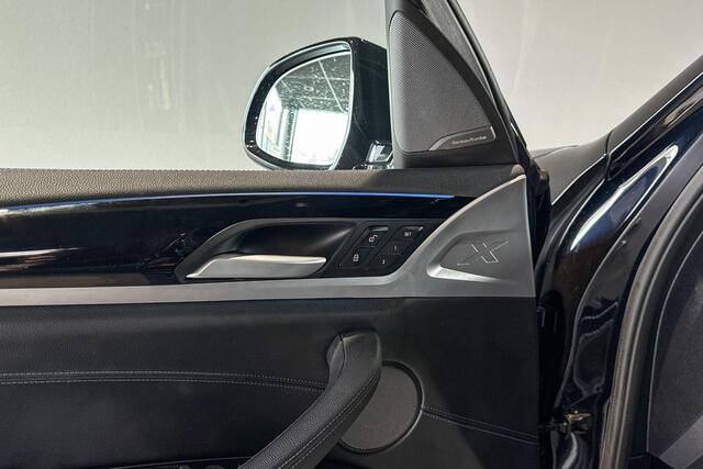 BMW X3 iX3 High Executive 80 kWh | M Sport | Glazen Panoramadak | Harman Kardon | Head-up Display | Trekhaak |