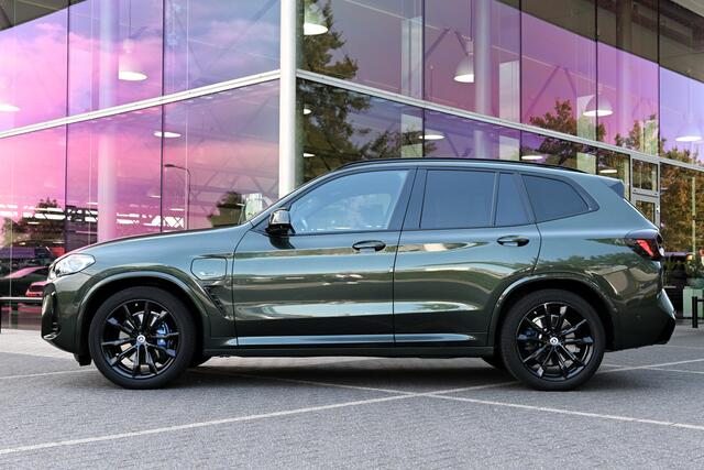 BMW X3 xDrive30e High Executive M Sport Automaat / Panoramadak / Laserlight / Head-Up / Active Cruise Control / Comfort Access / Parking Assistant Plus / Stuurverwarming