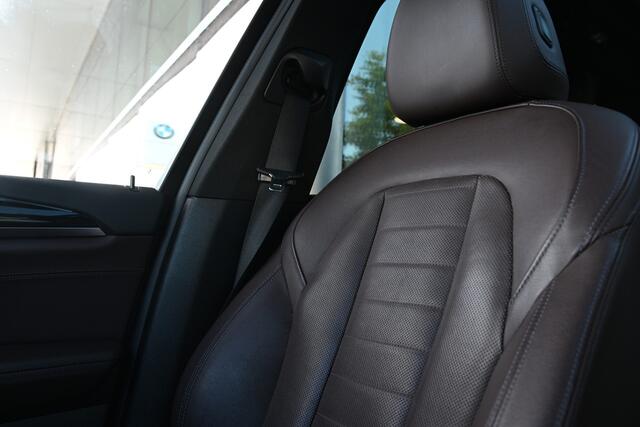 BMW X3 xDrive30e High Executive M Sport Automaat / Panoramadak / Laserlight / Head-Up / Active Cruise Control / Comfort Access / Parking Assistant Plus / Stuurverwarming