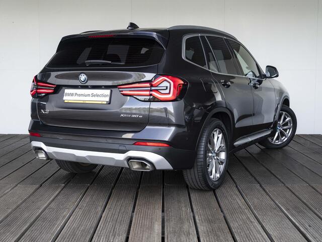 BMW X3 xDrive30e | High Executive | Comfort Access | Achteruitrijcamera | Panoramadak | Driving Assistant | Head Up Display | 19 inch | Stuurwielrand verwarmd