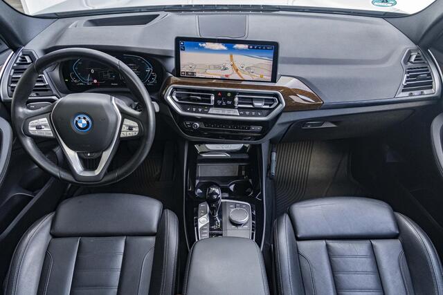 BMW X3 xDrive30e | High Executive | Comfort Access | Achteruitrijcamera | Panoramadak | Driving Assistant | Head Up Display | 19 inch | Stuurwielrand verwarmd
