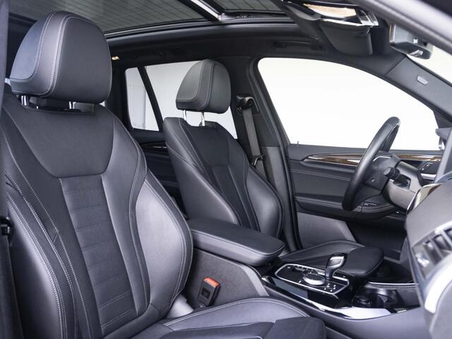 BMW X3 xDrive30e | High Executive | Comfort Access | Achteruitrijcamera | Panoramadak | Driving Assistant | Head Up Display | 19 inch | Stuurwielrand verwarmd
