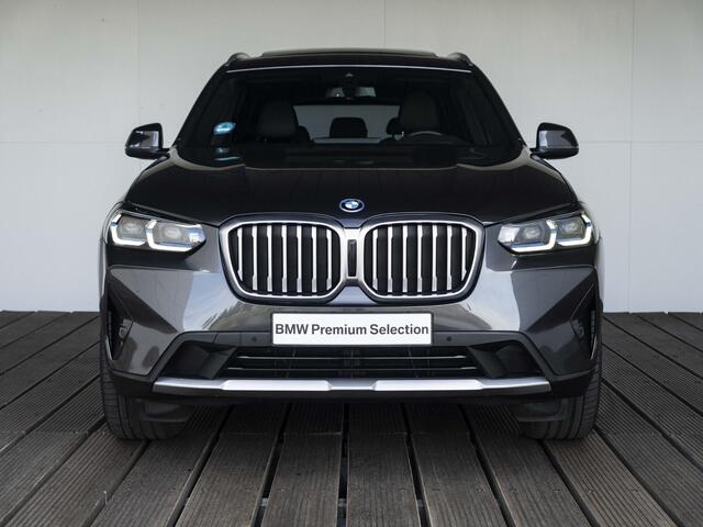 BMW X3 xDrive30e | High Executive | Comfort Access | Achteruitrijcamera | Panoramadak | Driving Assistant | Head Up Display | 19 inch | Stuurwielrand verwarmd