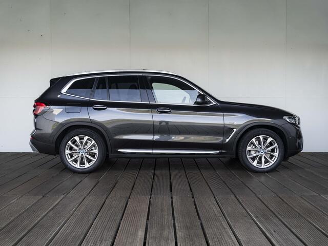 BMW X3 xDrive30e | High Executive | Comfort Access | Achteruitrijcamera | Panoramadak | Driving Assistant | Head Up Display | 19 inch | Stuurwielrand verwarmd