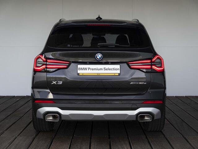 BMW X3 xDrive30e | High Executive | Comfort Access | Achteruitrijcamera | Panoramadak | Driving Assistant | Head Up Display | 19 inch | Stuurwielrand verwarmd