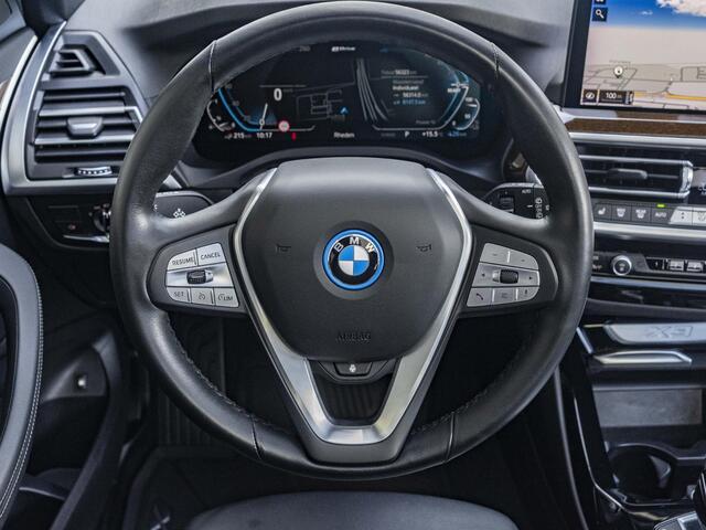 BMW X3 xDrive30e | High Executive | Comfort Access | Achteruitrijcamera | Panoramadak | Driving Assistant | Head Up Display | 19 inch | Stuurwielrand verwarmd