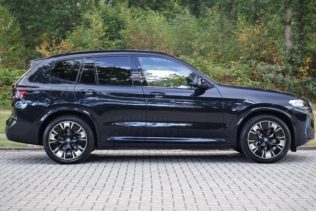BMW X3 iX3 High Executive 80 kWh M-Sport | Pano | Harman Kardon | Drive ass Pro | HUD | 360 Cam | Keyless | Alarm kl.3 | Leder | Etc.