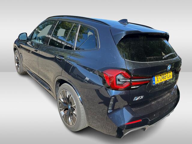 BMW X3 iX3 High Executive 80 kWh / Trekhaak / Panoramadak / 360Camera / Head-up / 20'' / Leder / Harman Kardon / Sfeerverlichting / Dodehoek / DAB / Stuur+Stoelverwarming / ACC