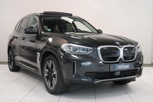 BMW X3 iX3 Executive 80 kWh | M-Pakket | Panoramadak | SoH 98,5% | Camera | Adaptieve cruise | AppleCarplay AndroidAuto | Trekhaak | Memory |