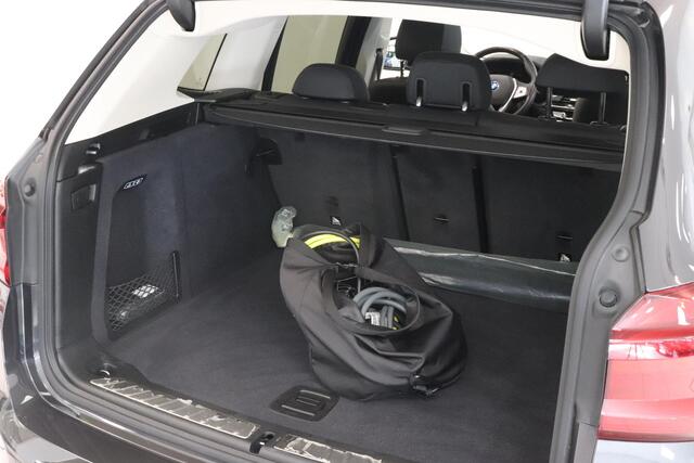 BMW X3 iX3 Executive 80 kWh | M-Pakket | Panoramadak | SoH 98,5% | Camera | Adaptieve cruise | AppleCarplay AndroidAuto | Trekhaak | Memory |