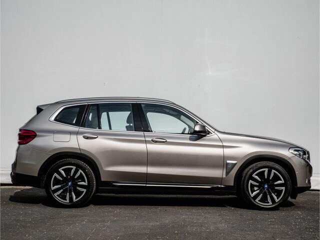 BMW X3 iX3 Executive 80 kWh SOH 100% Trekhaak/ Elek. panoramadak/ Adapt. cruise/ Camera/ Elek. achterklep