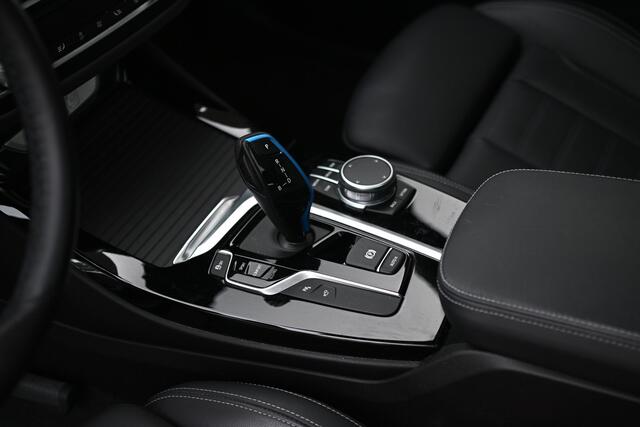 BMW X3 iX3 High Executive / Sportstoelen / Comfort Access / Head-Up / Harman Kardon / Adaptieve LED / Parking Assistant Plus